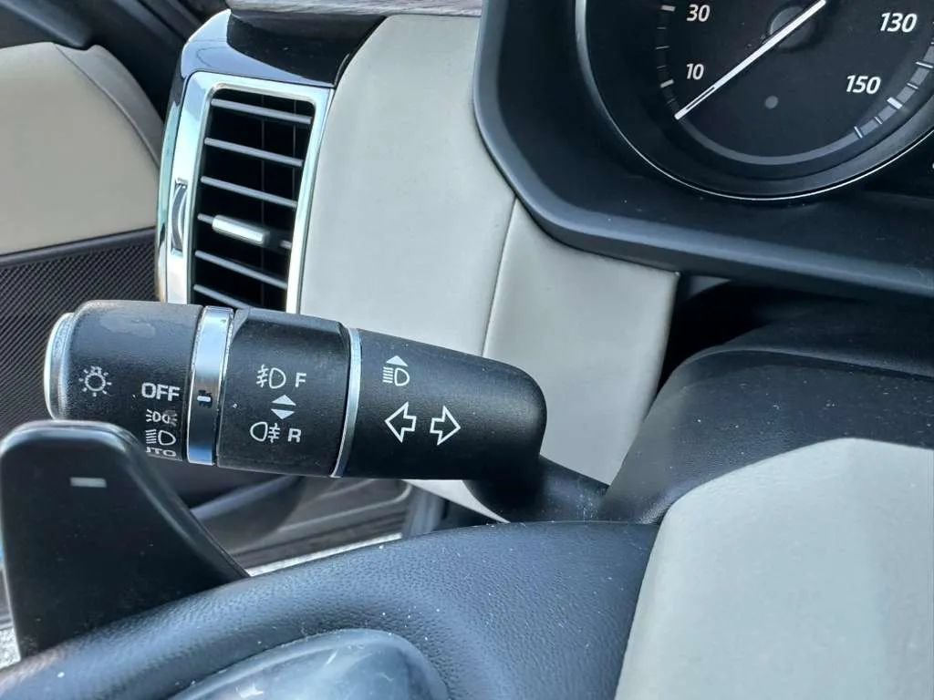 Used 2017 Land Rover Discovery HSE AWD/4WD image 15
