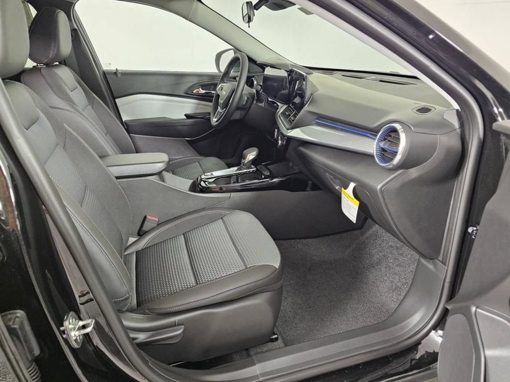 New 2026 Chevrolet Trax LT w/ LT Convenience Package FWD image 11