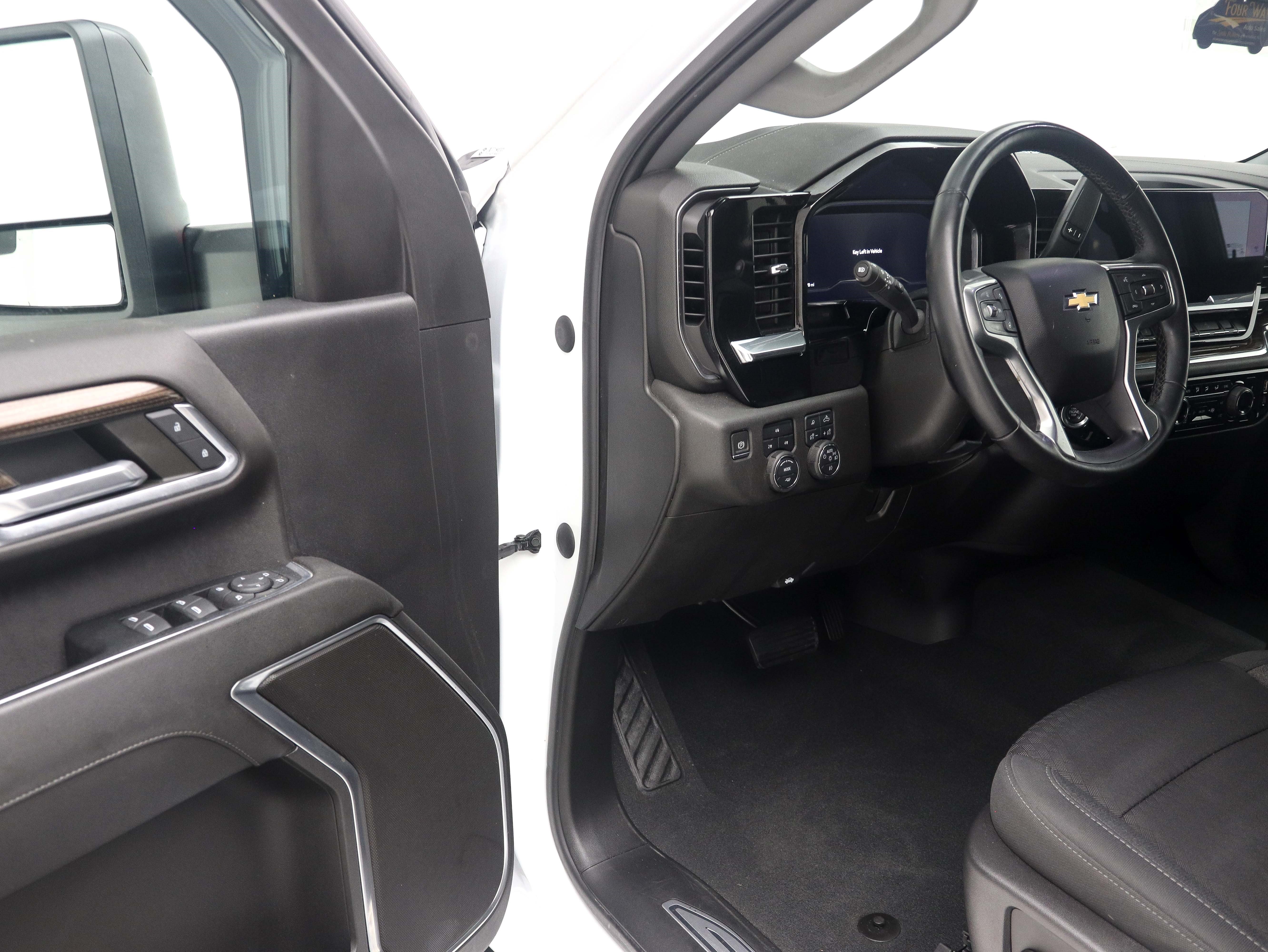 Used 2024 Chevrolet Silverado 2500 LT AWD/4WD image 17