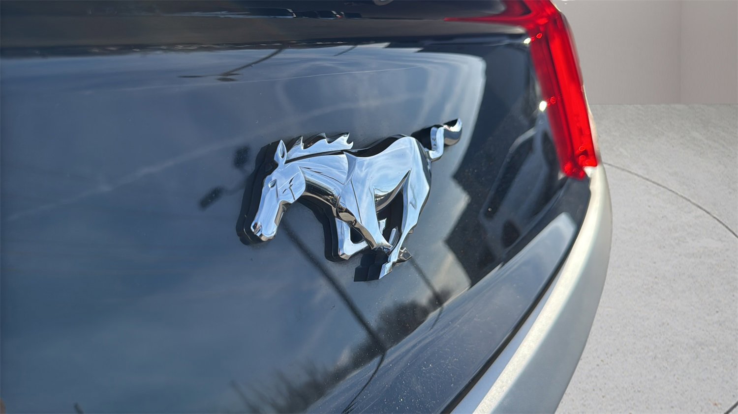 Used 2016 Ford Mustang Premium image 10