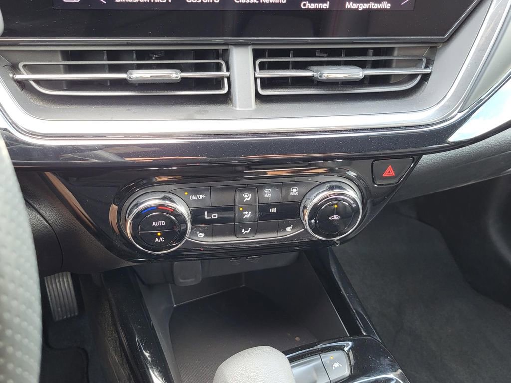 Used 2025 Chevrolet Trax RS image 28