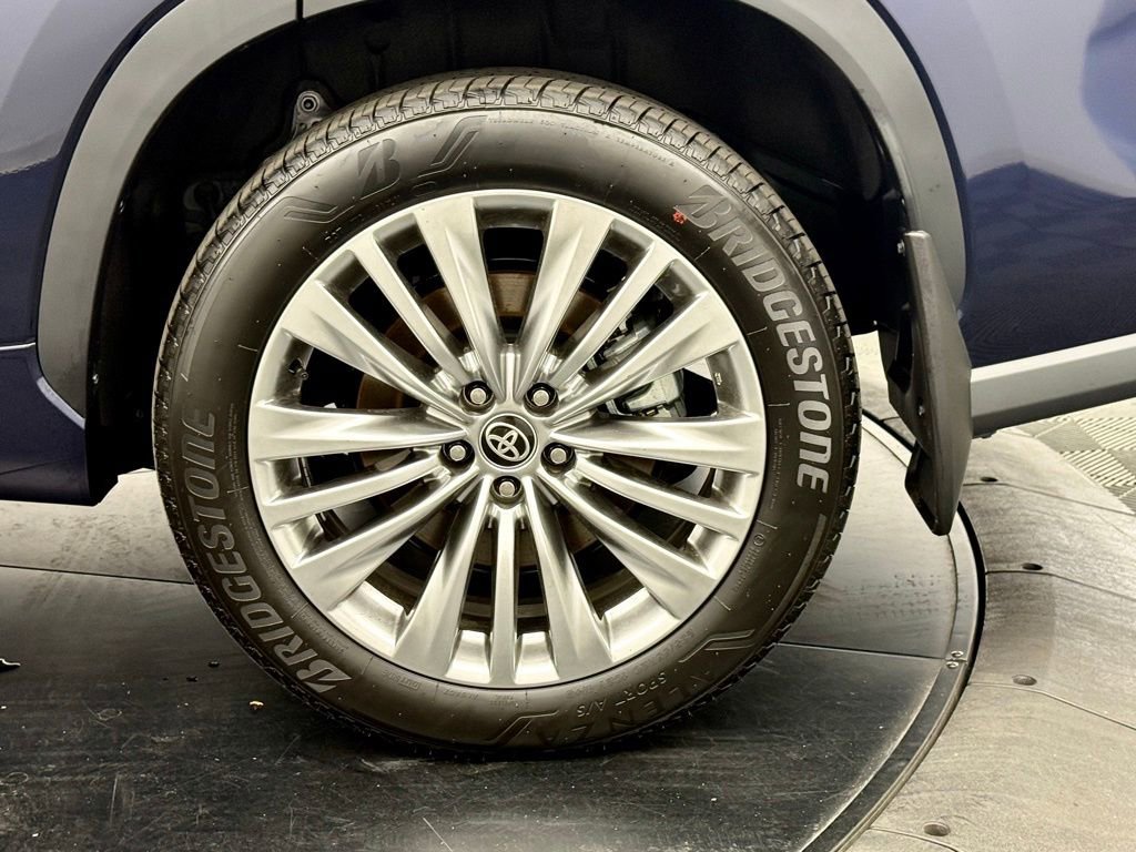 Used 2026 Toyota Highlander Platinum image 14