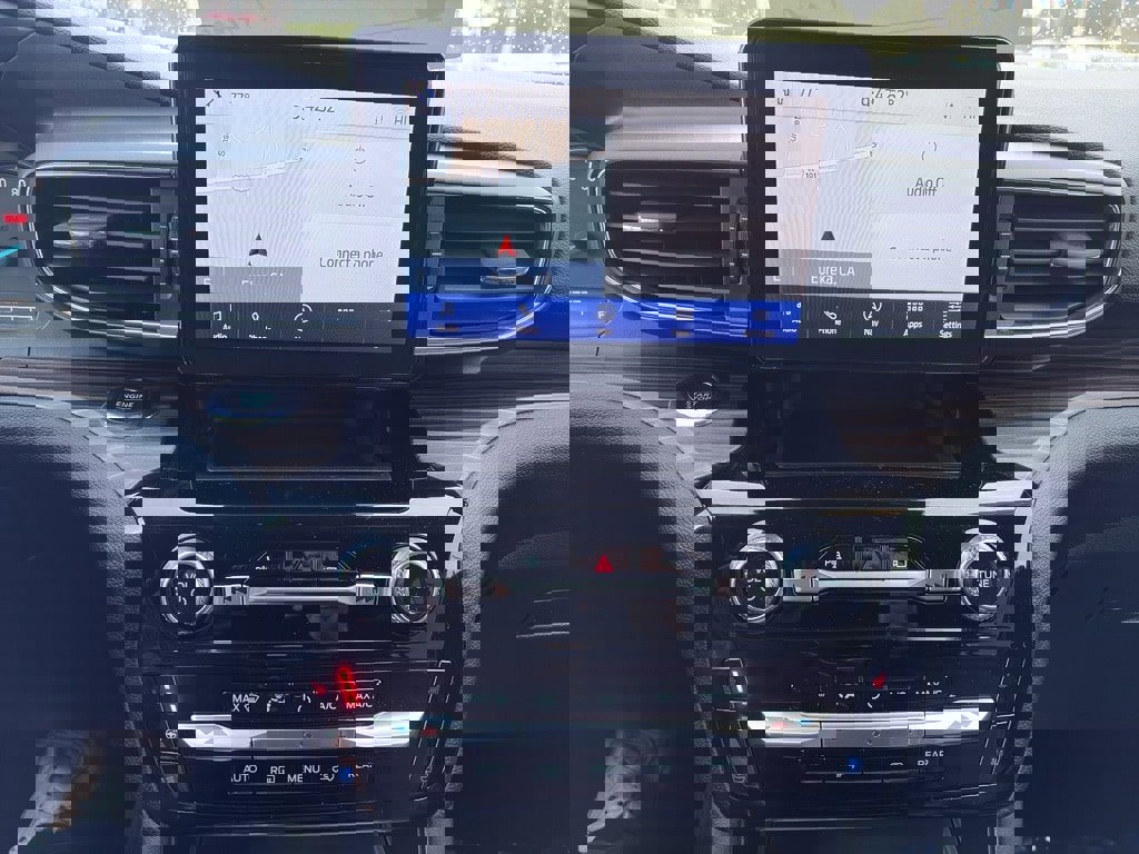 Used 2022 Ford Explorer Limited image 9