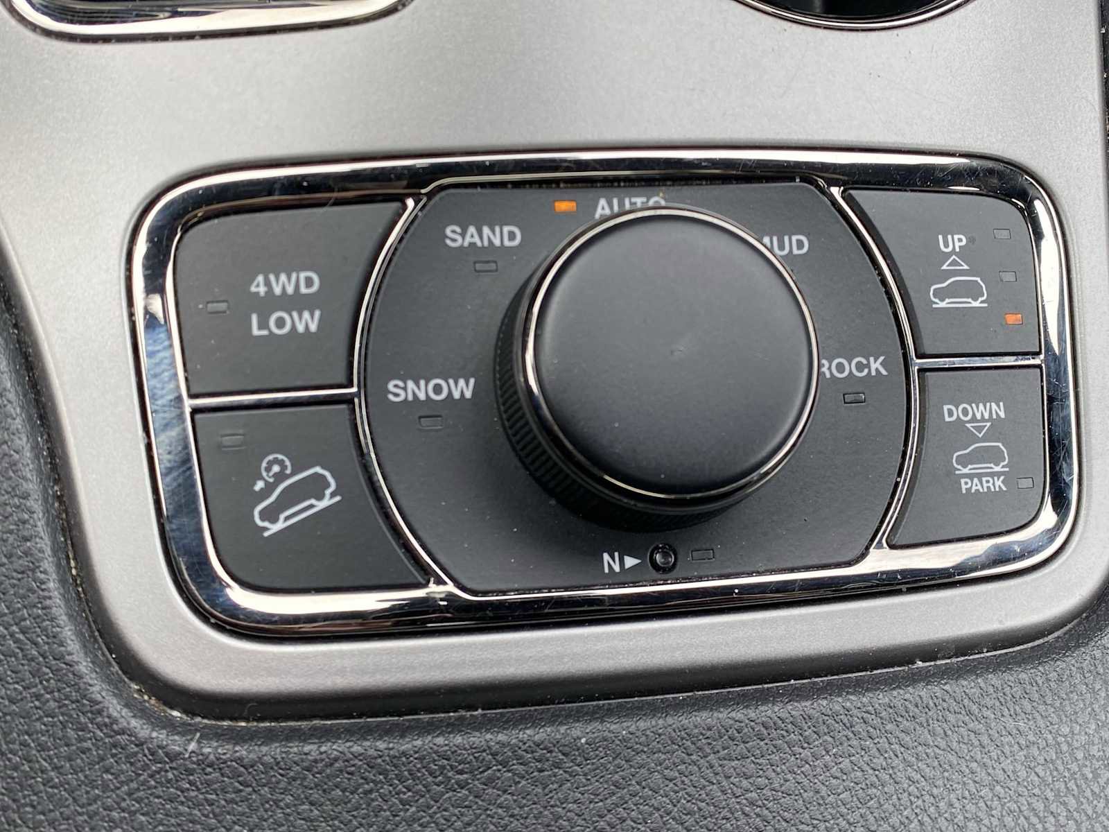 Used 2020 Jeep Grand Cherokee High Altitude image 25