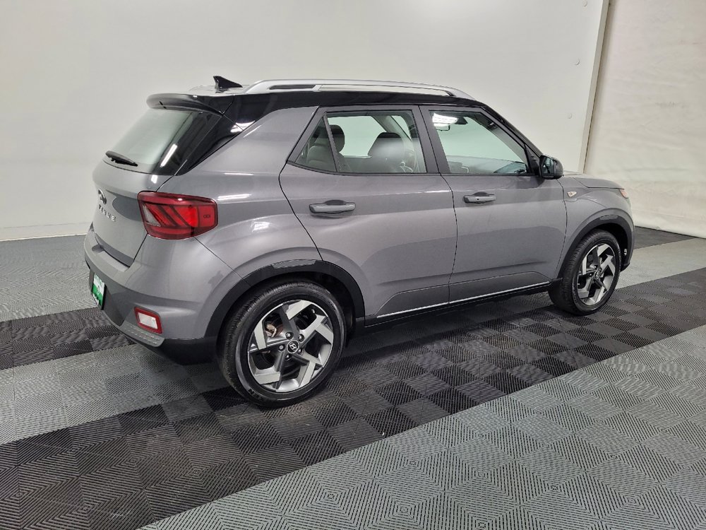 Used 2022 Hyundai Venue Limited image 10