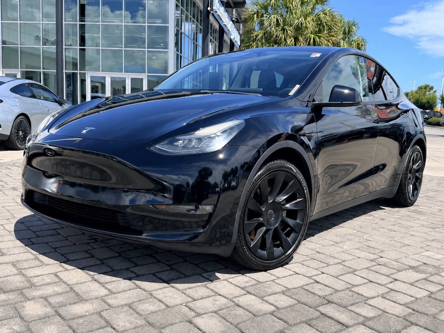 Used 2021 Tesla Model Y 2WD image 1