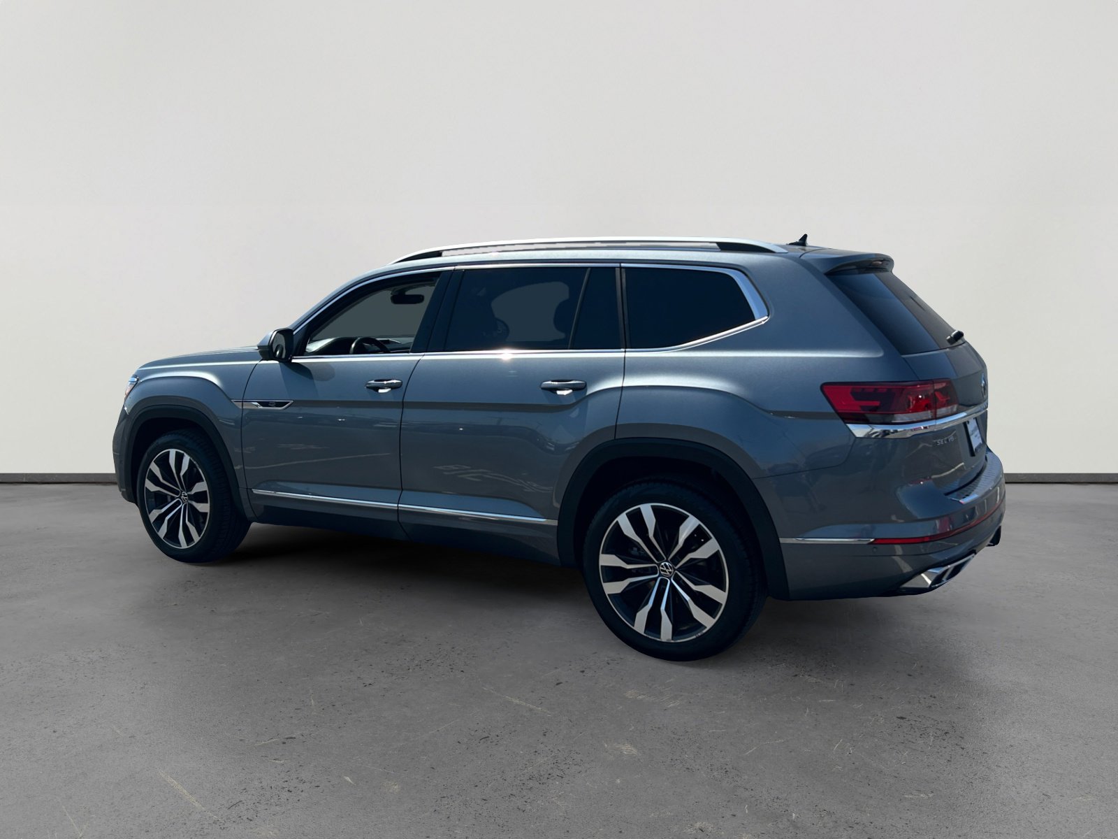 Certified 2022 Volkswagen Atlas SEL Premium AWD/4WD image 3