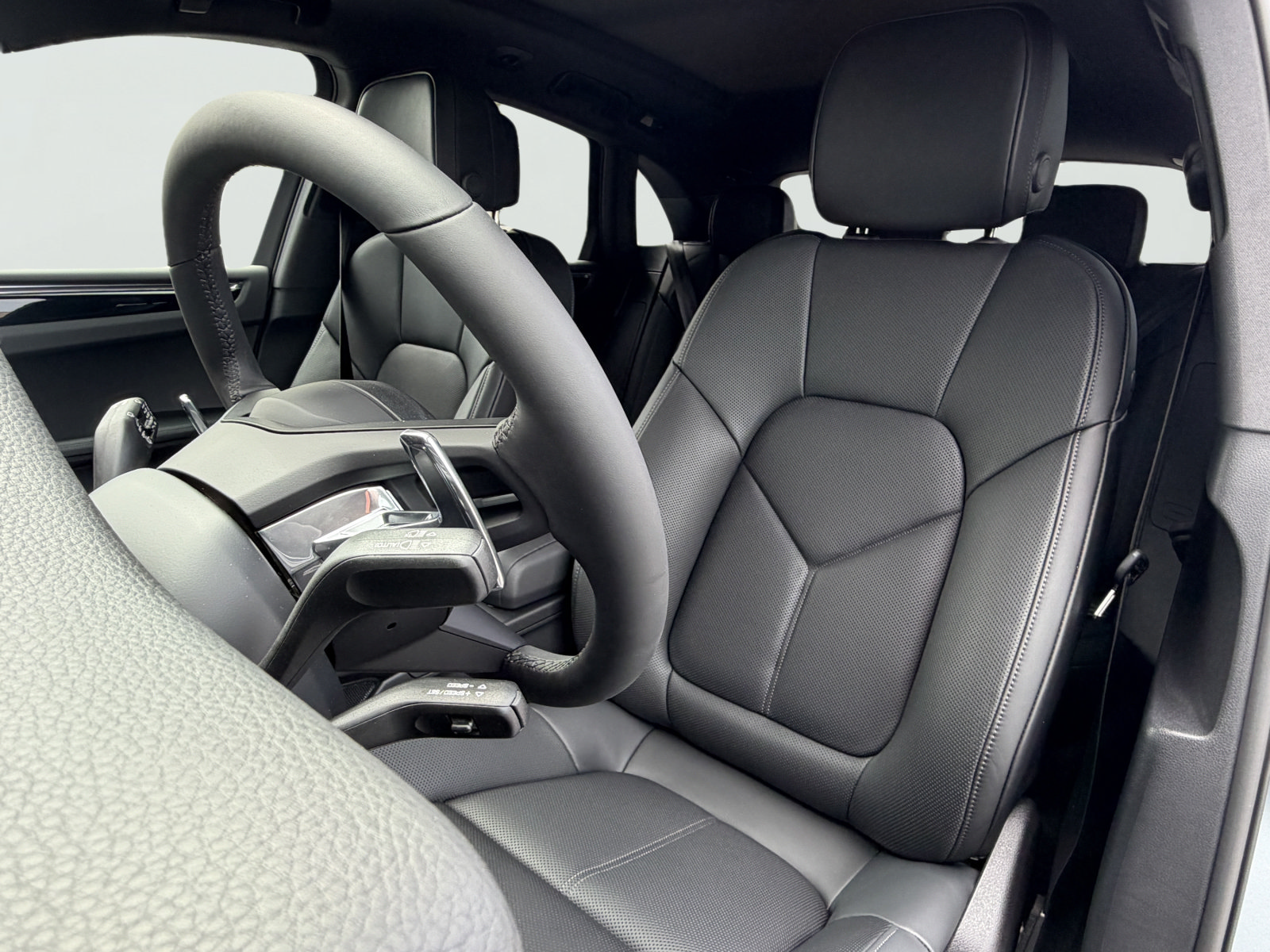 New 2026 Porsche Macan AWD/4WD image 5