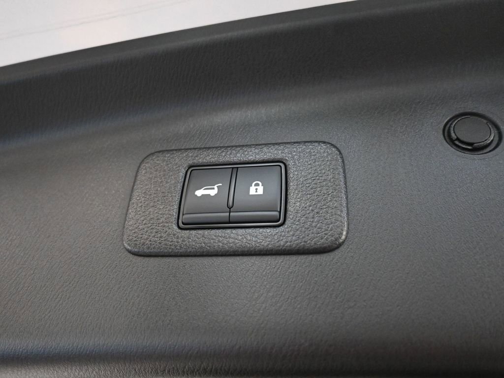 Used 2024 Nissan Armada Platinum w/ Captain's Chairs Package image 9