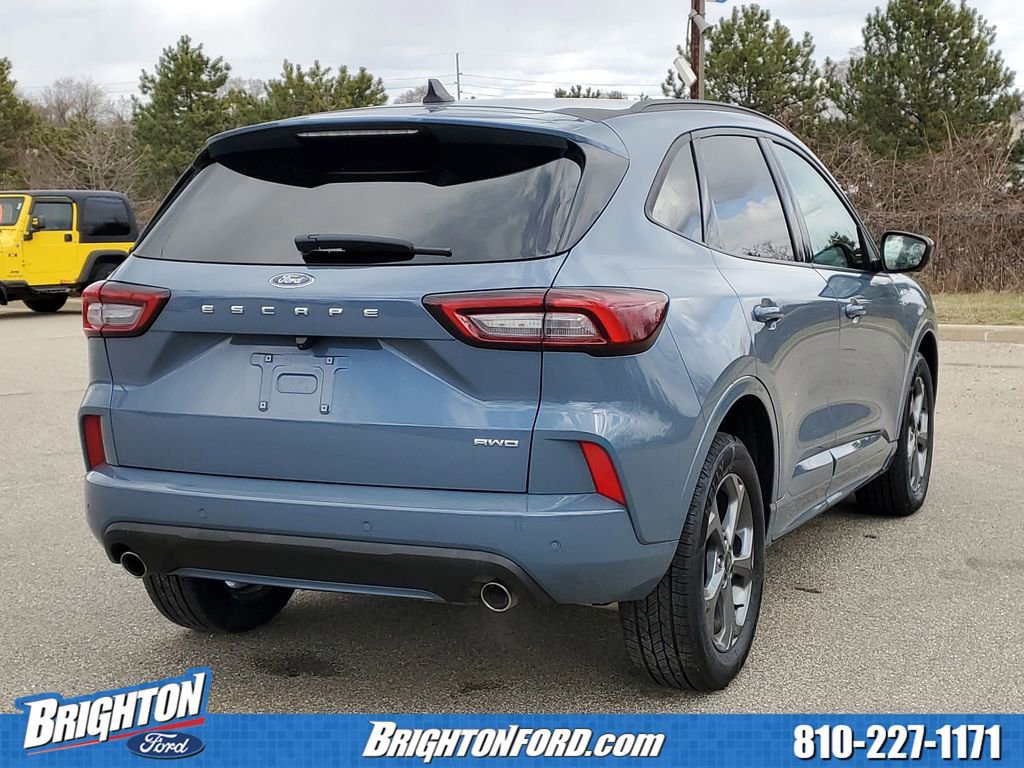 Used 2023 Ford Escape ST-Line Select w/ Tech Pack #2 image 4