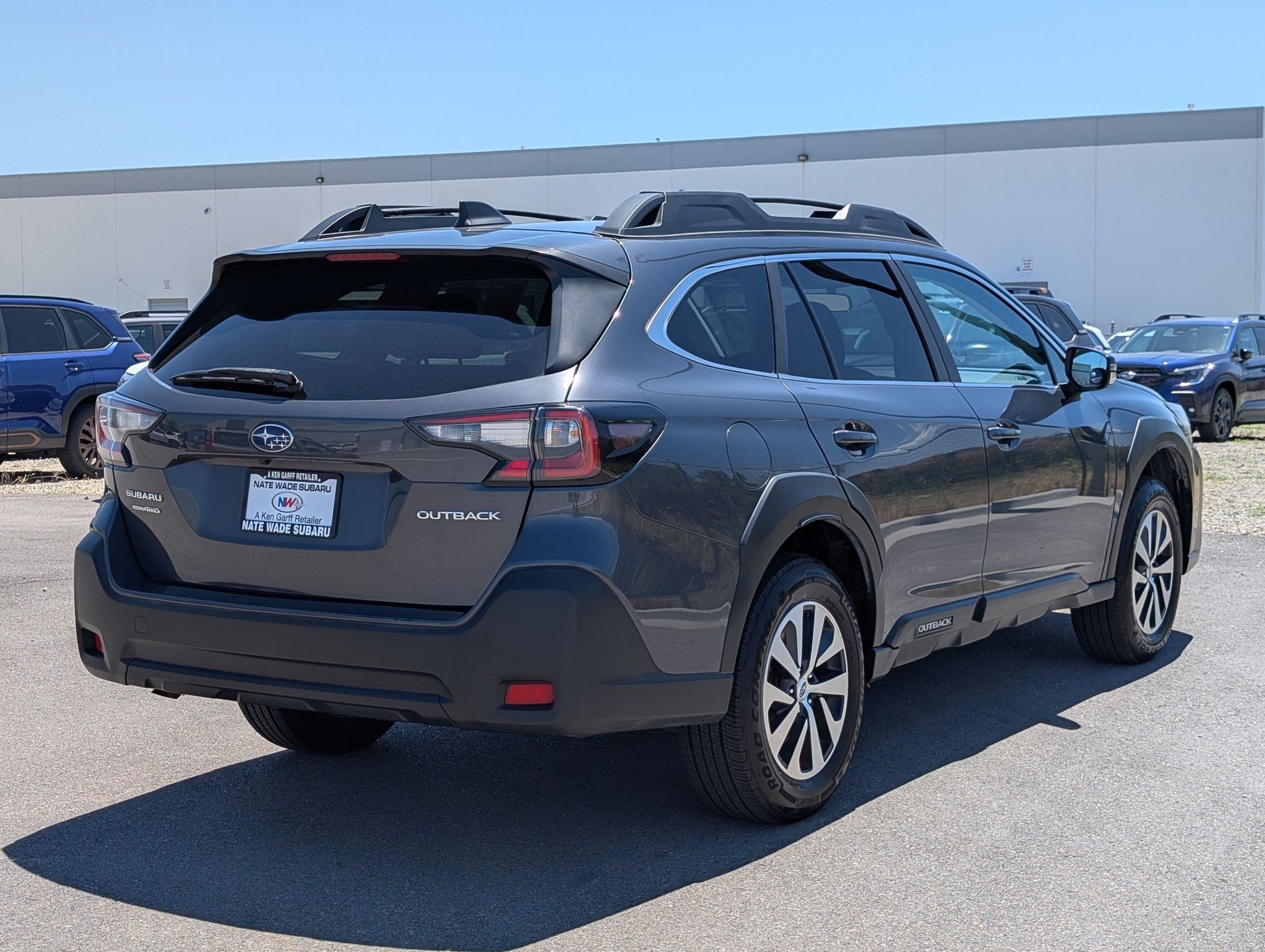 Used 2023 Subaru Outback Premium AWD/4WD image 3