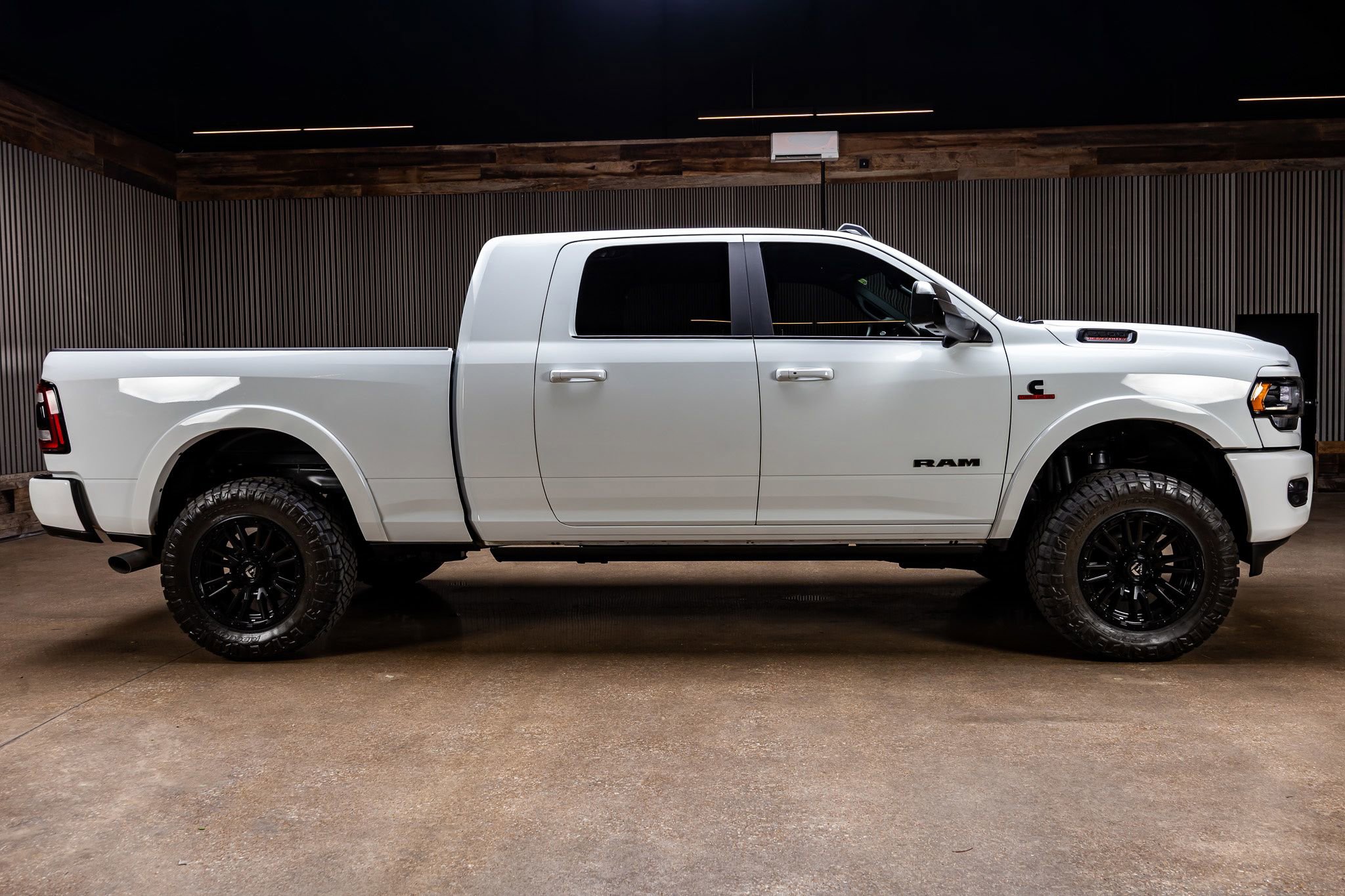 Used 2022 RAM 2500 Limited w/ Night Edition image 11