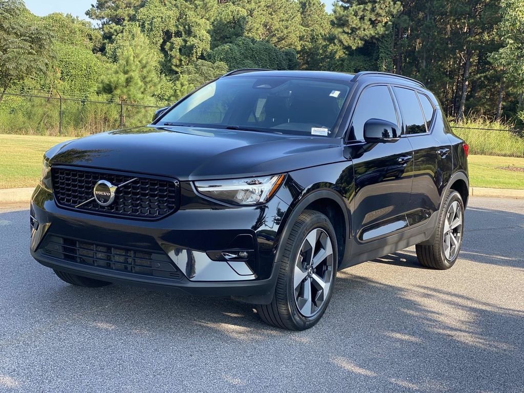Used 2024 Volvo XC40 B5 Plus AWD/4WD image 11