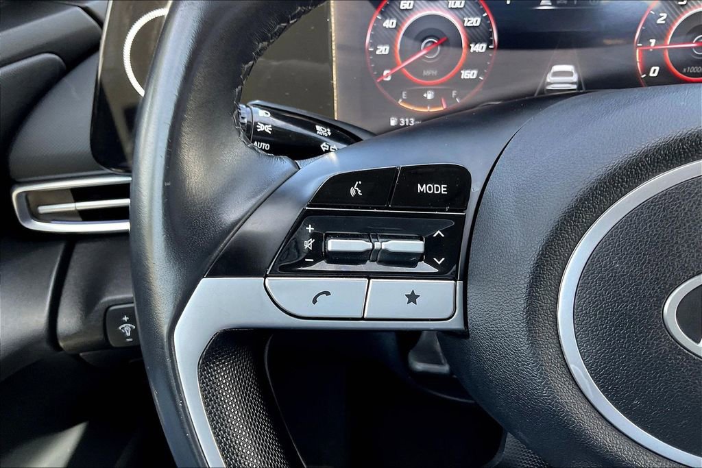 Used 2024 Hyundai Elantra Limited image 12