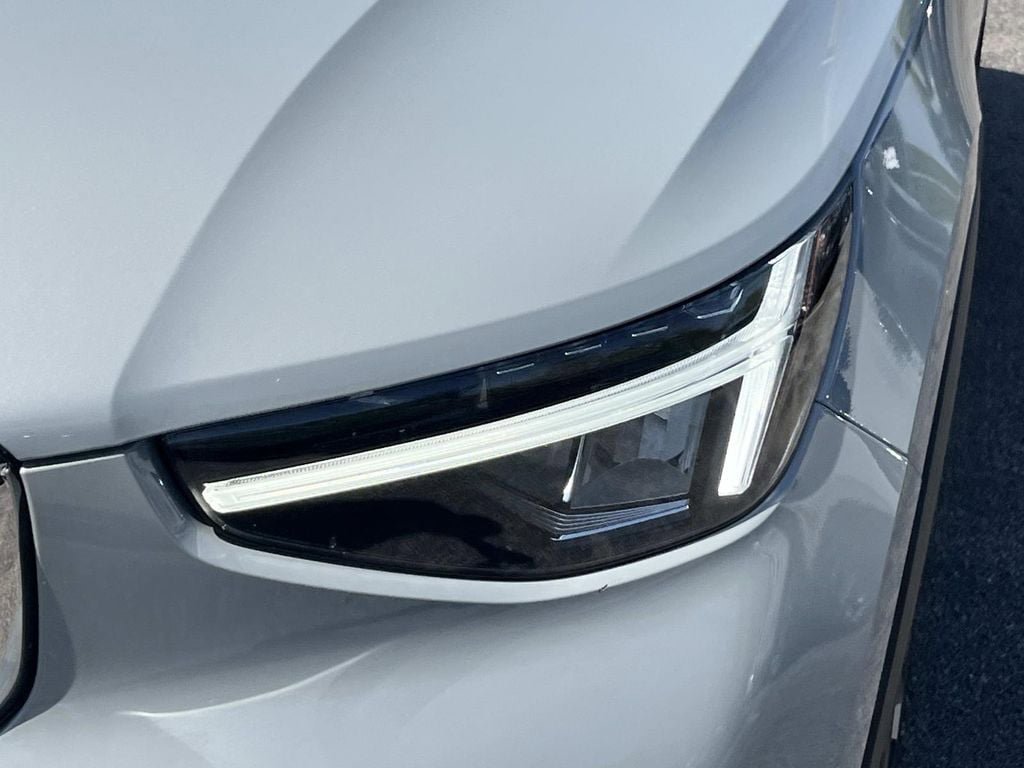 Certified 2025 Volvo XC40 B5 Core w/ Protection Package Premier image 9