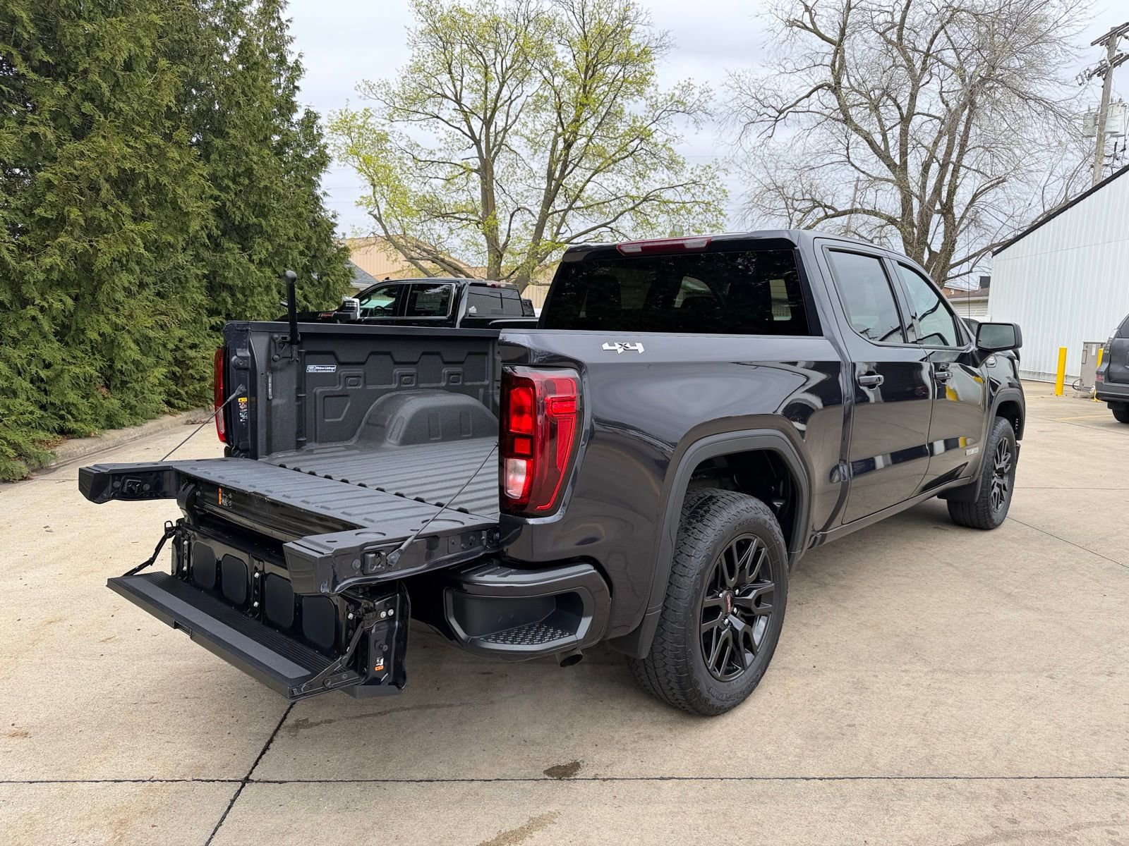 Used 2024 GMC Sierra 1500 Elevation image 13