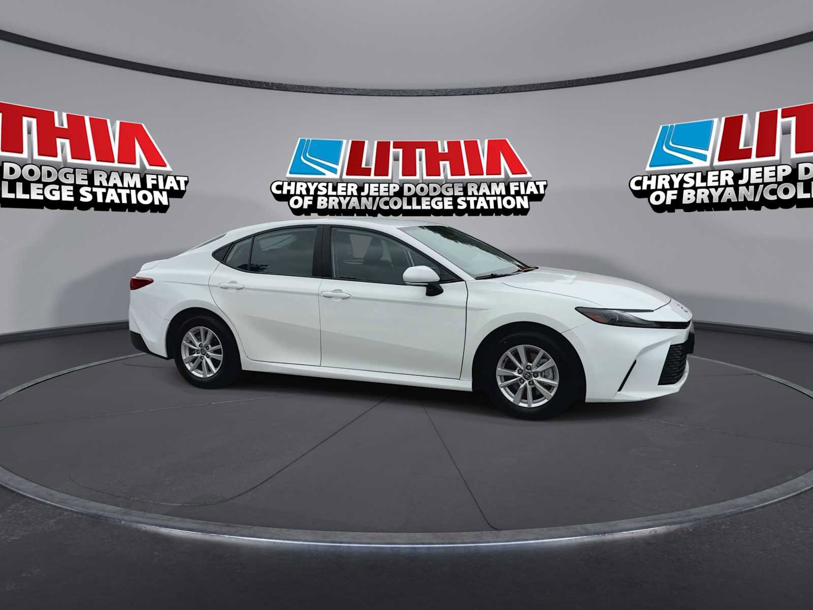 Used 2025 Toyota Camry LE image 9