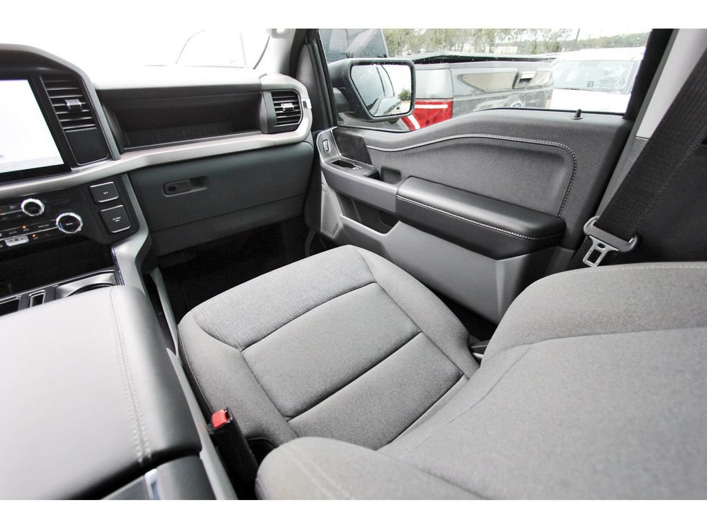 Used 2025 Ford F150 Lightning XLT AWD/4WD image 12