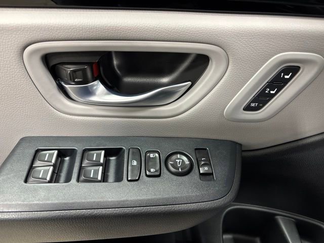 Certified 2025 Honda Pilot Touring image 21