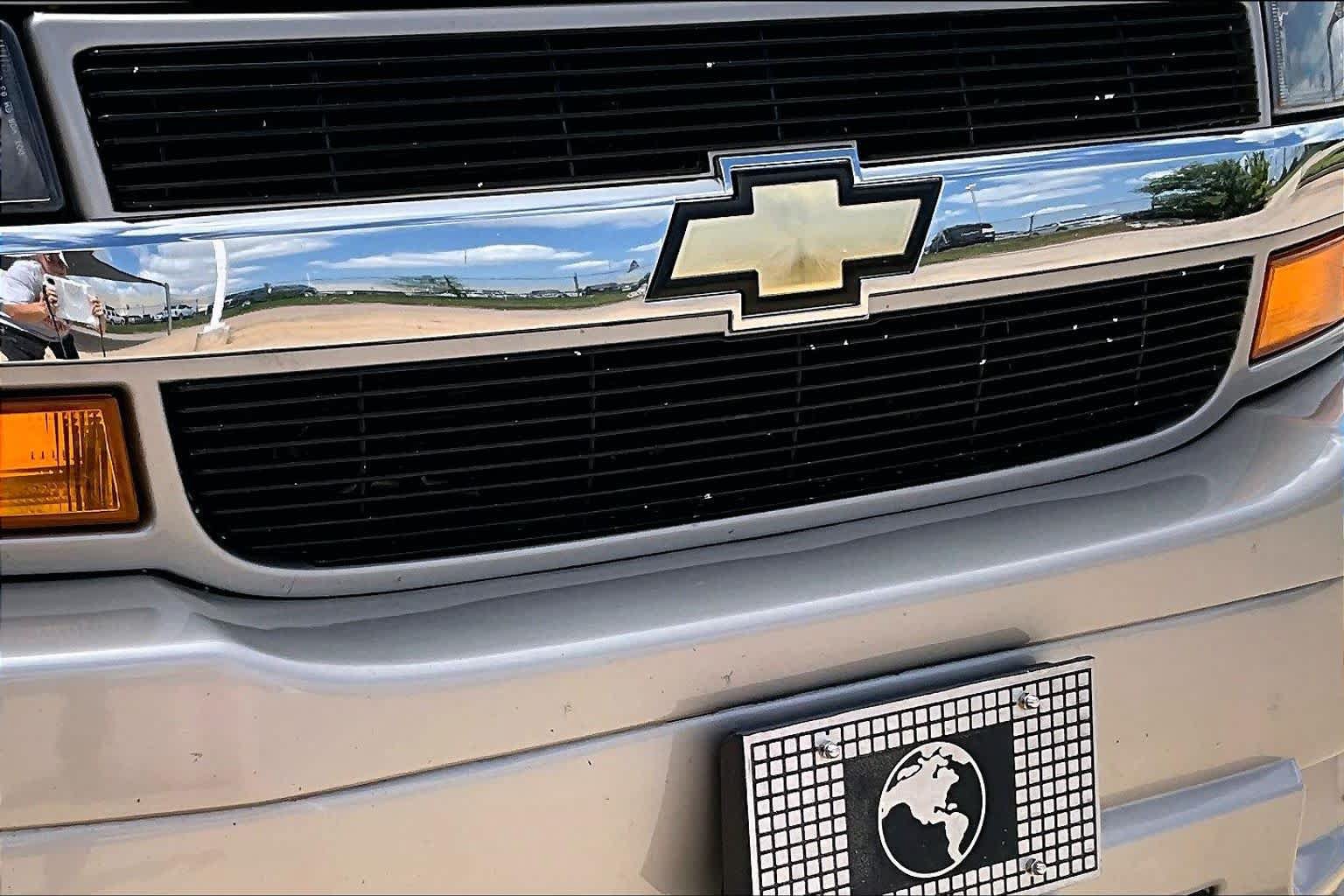 Used 2022 Chevrolet Express 2500 w/ Enhanced Convenience Package RWD image 29