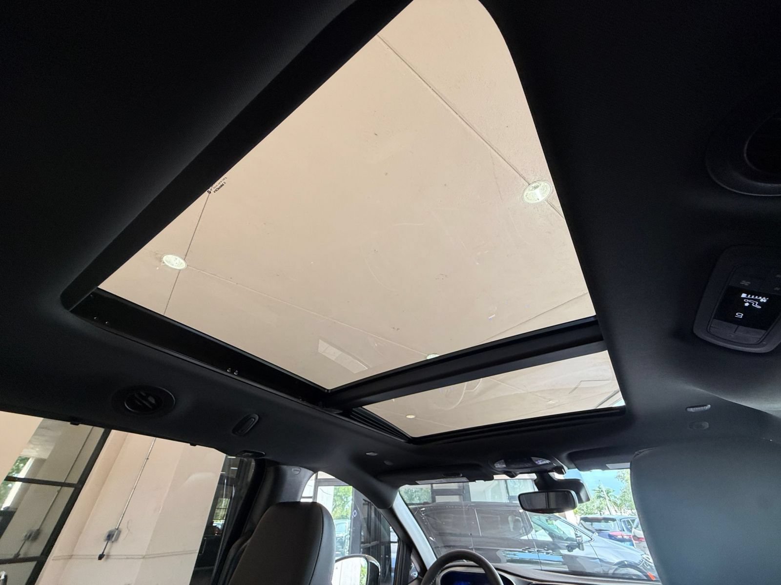 Used 2025 Chrysler Pacifica Limited FWD image 25
