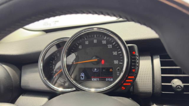 Used 2015 MINI Cooper 4-Door Hardtop FWD image 31