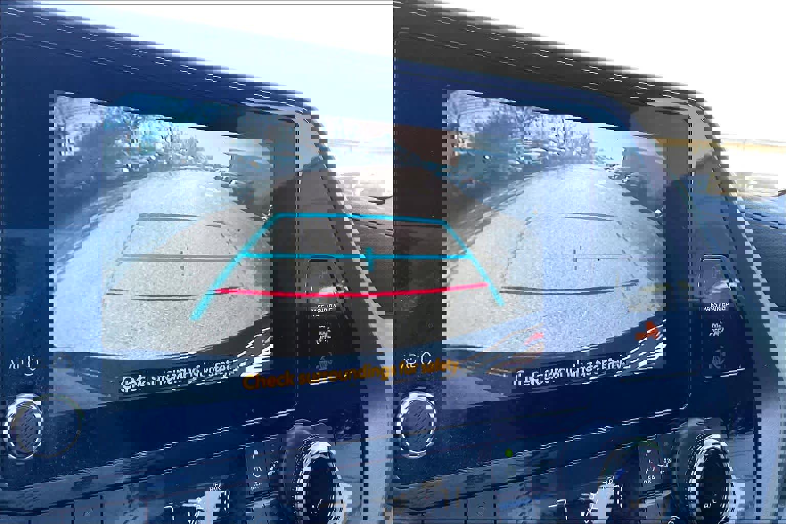 Used 2023 Toyota Highlander LE image 25