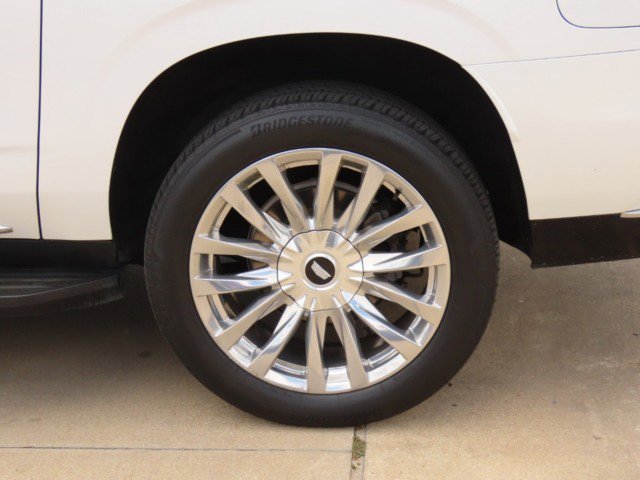 Used 2023 Cadillac Escalade ESV Premium Luxury image 16