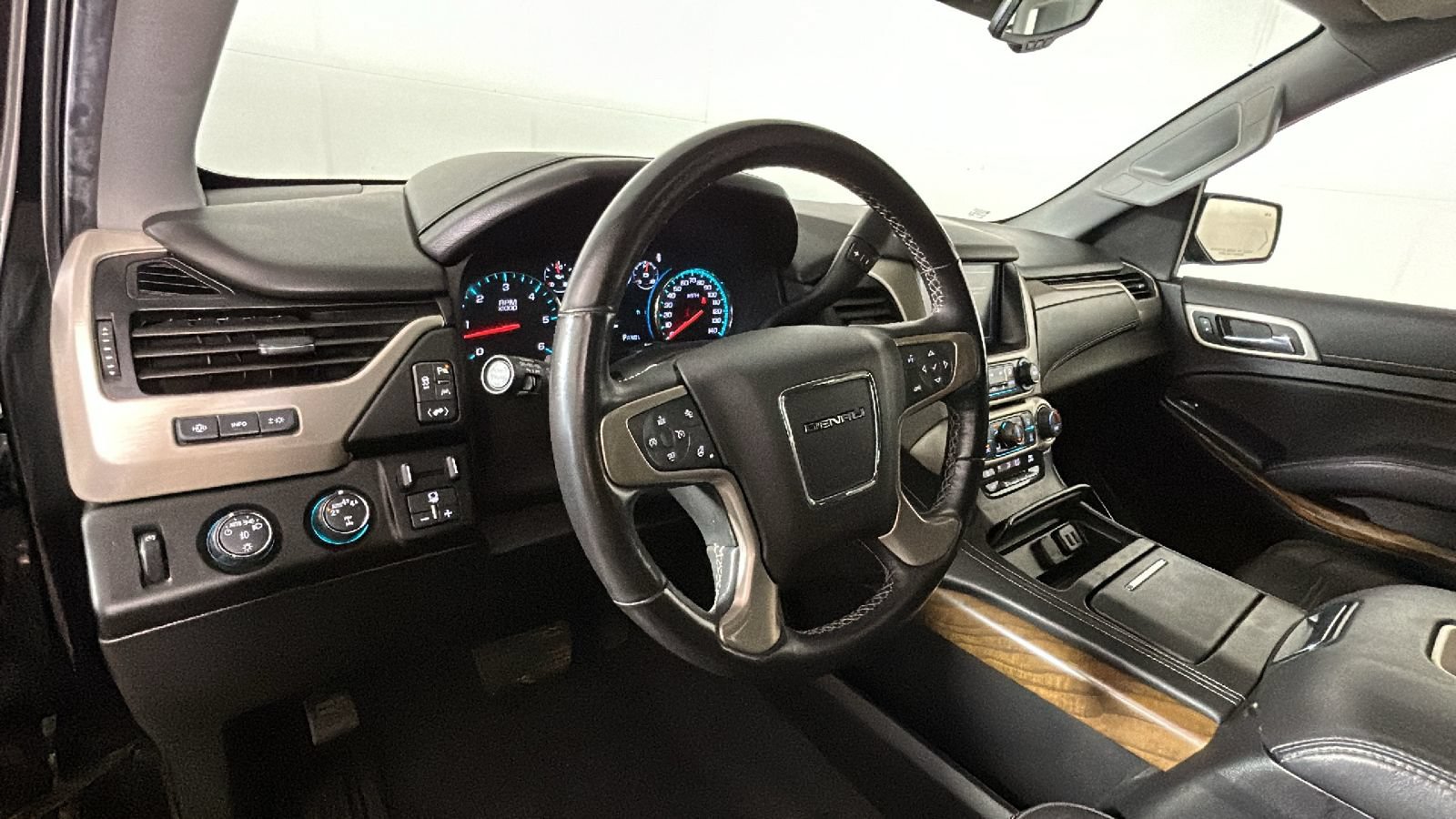 Used 2020 GMC Yukon XL Denali w/ Open Road Package AWD/4WD image 16