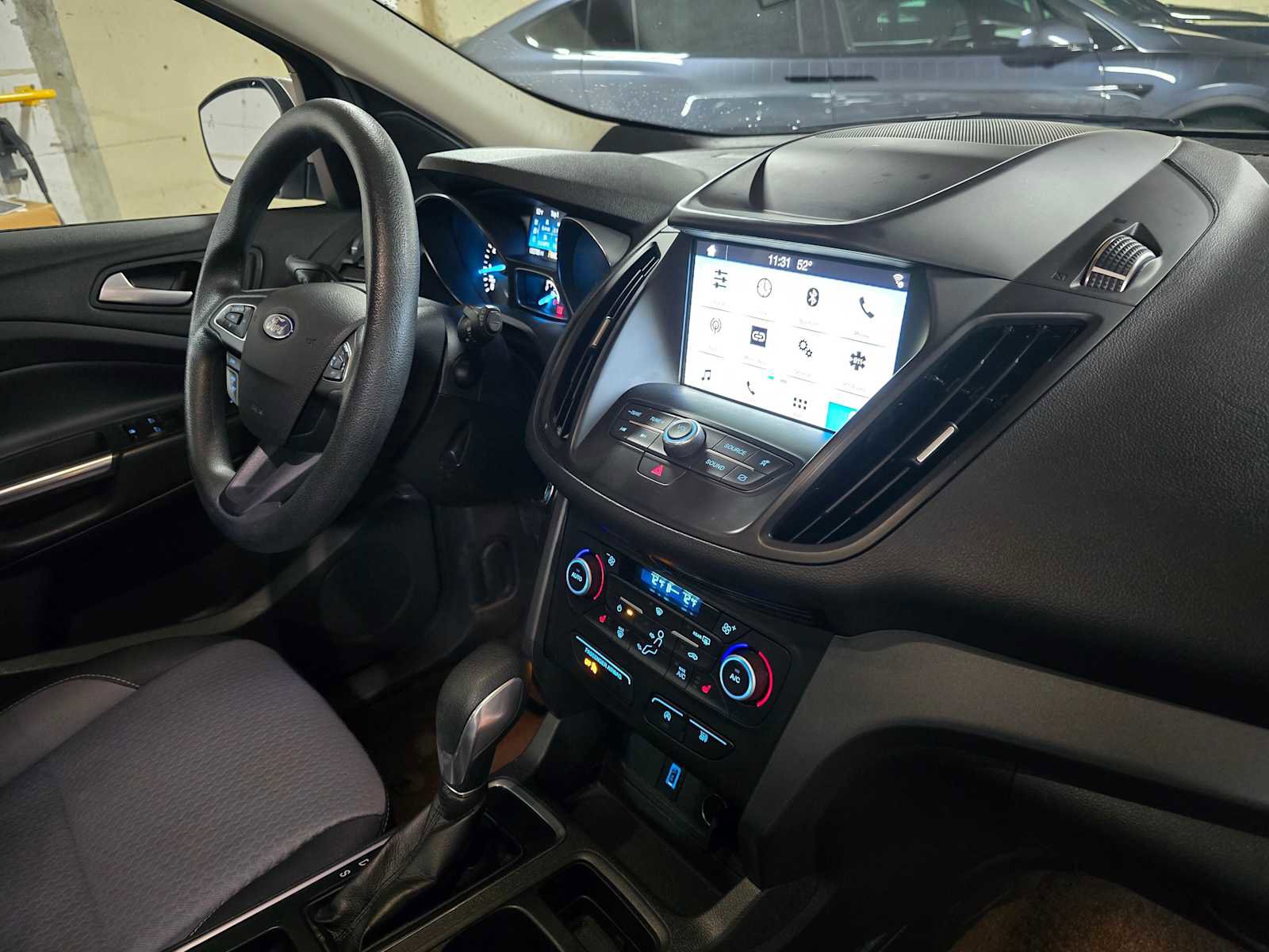 Used 2019 Ford Escape SE image 11
