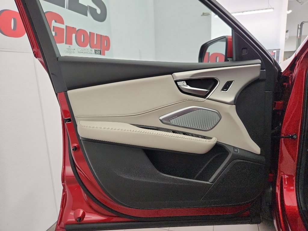 Certified 2025 Acura RDX SH-AWD w/ Technology Package image 8