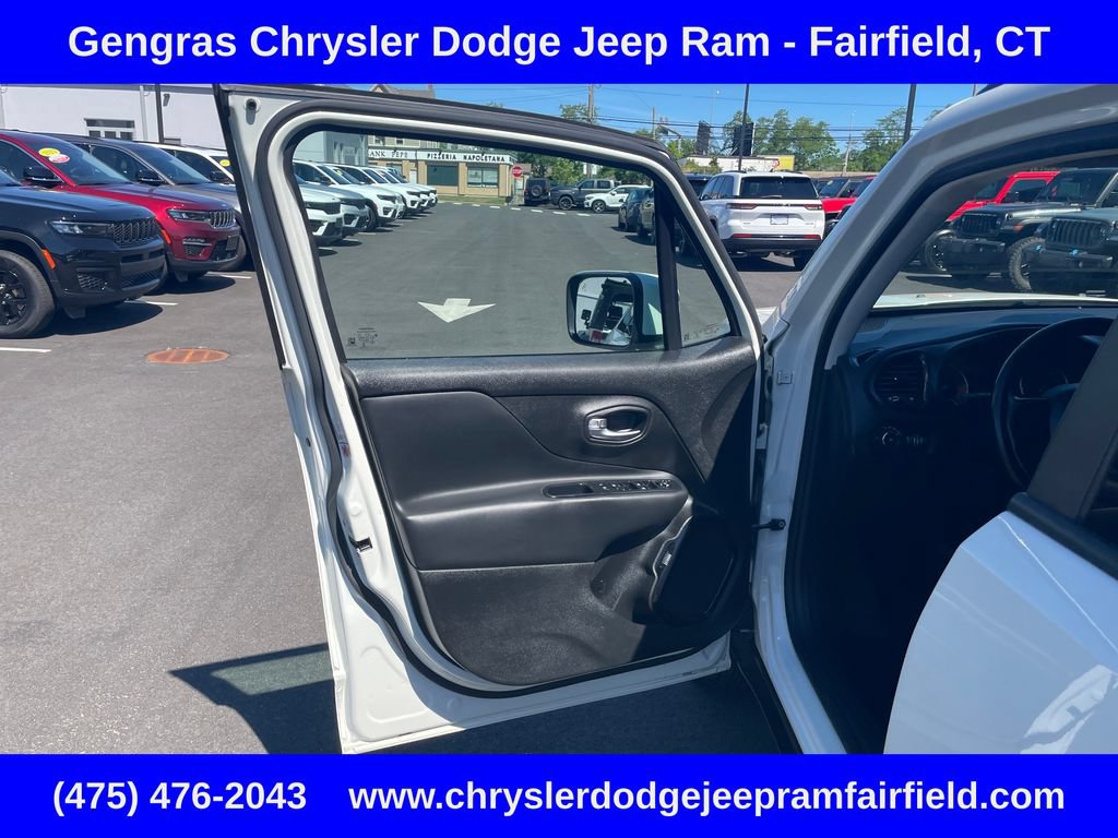 Used 2017 Jeep Renegade Altitude AWD/4WD image 38