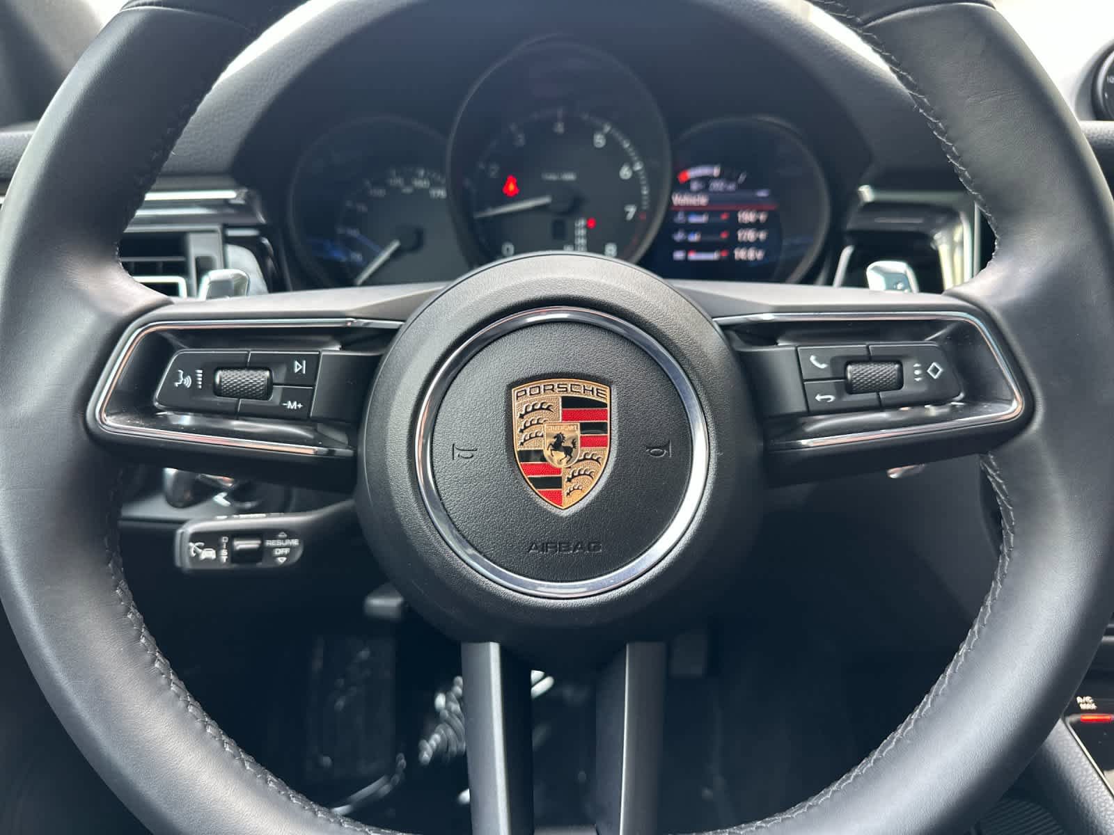 Certified 2025 Porsche Macan AWD/4WD image 25