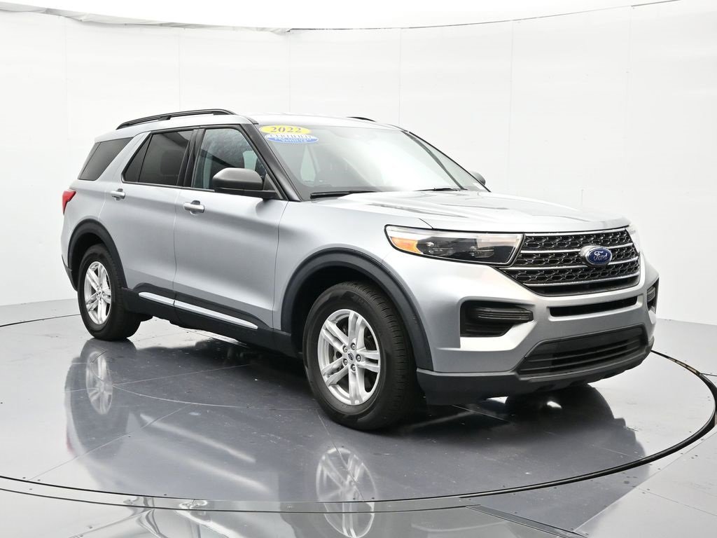 Certified 2022 Ford Explorer XLT image 3