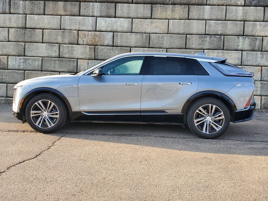 Used 2024 Cadillac Lyriq Luxury w/ LPO, Floor Liner Package image 2