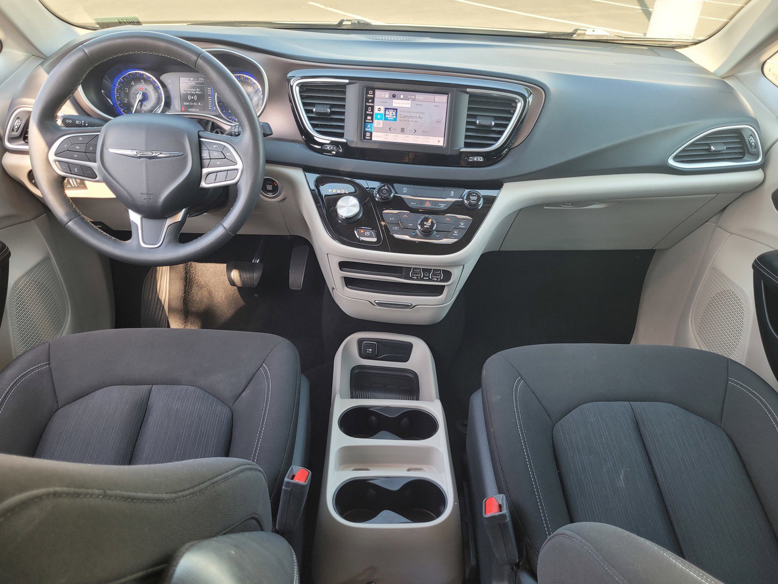 Used 2023 Chrysler Voyager LX image 15