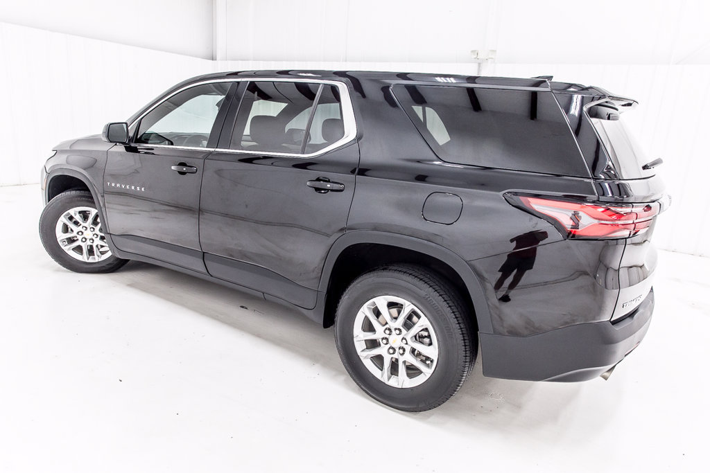 Used 2023 Chevrolet Traverse LS w/ LPO, Cargo Package FWD image 4