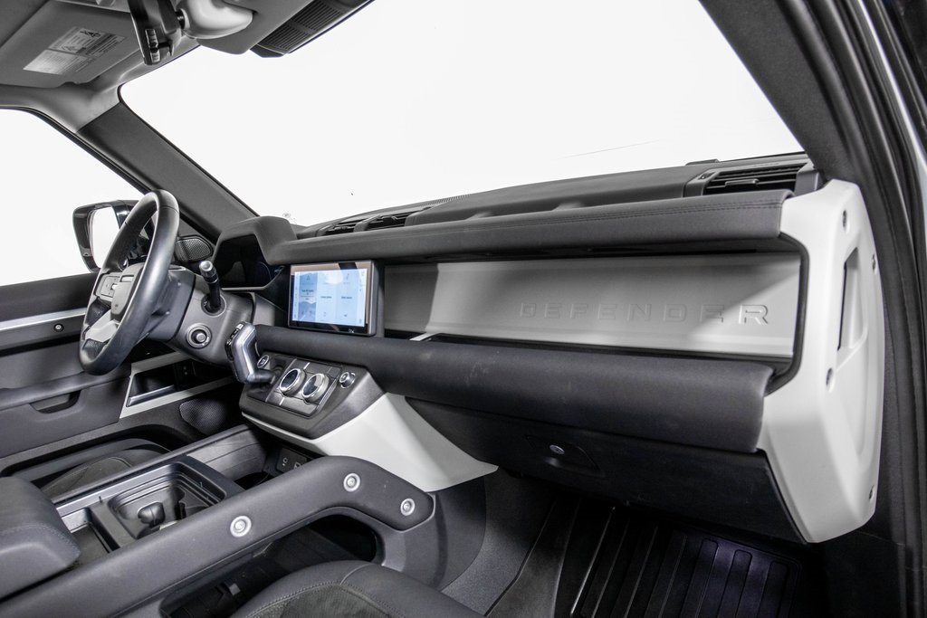 Used 2020 Land Rover Defender 110 SE image 18