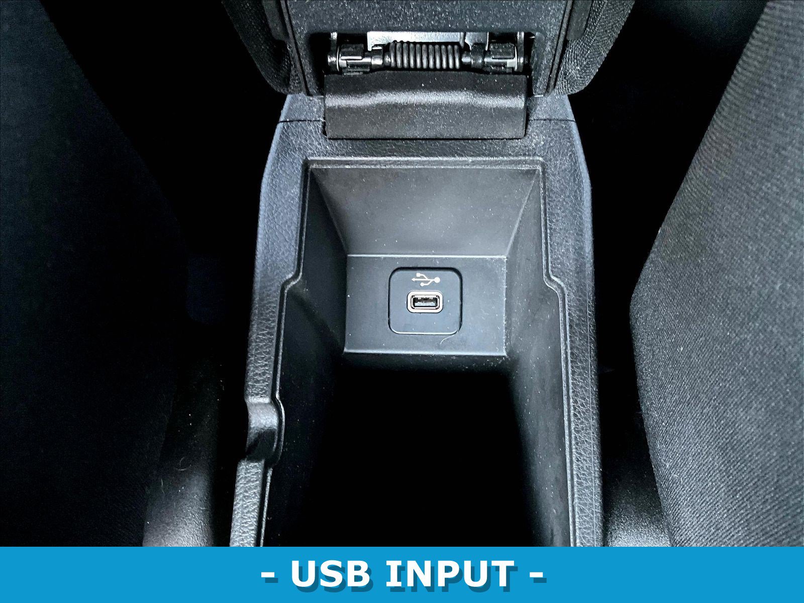 Used 2015 Jeep Renegade Latitude FWD image 35