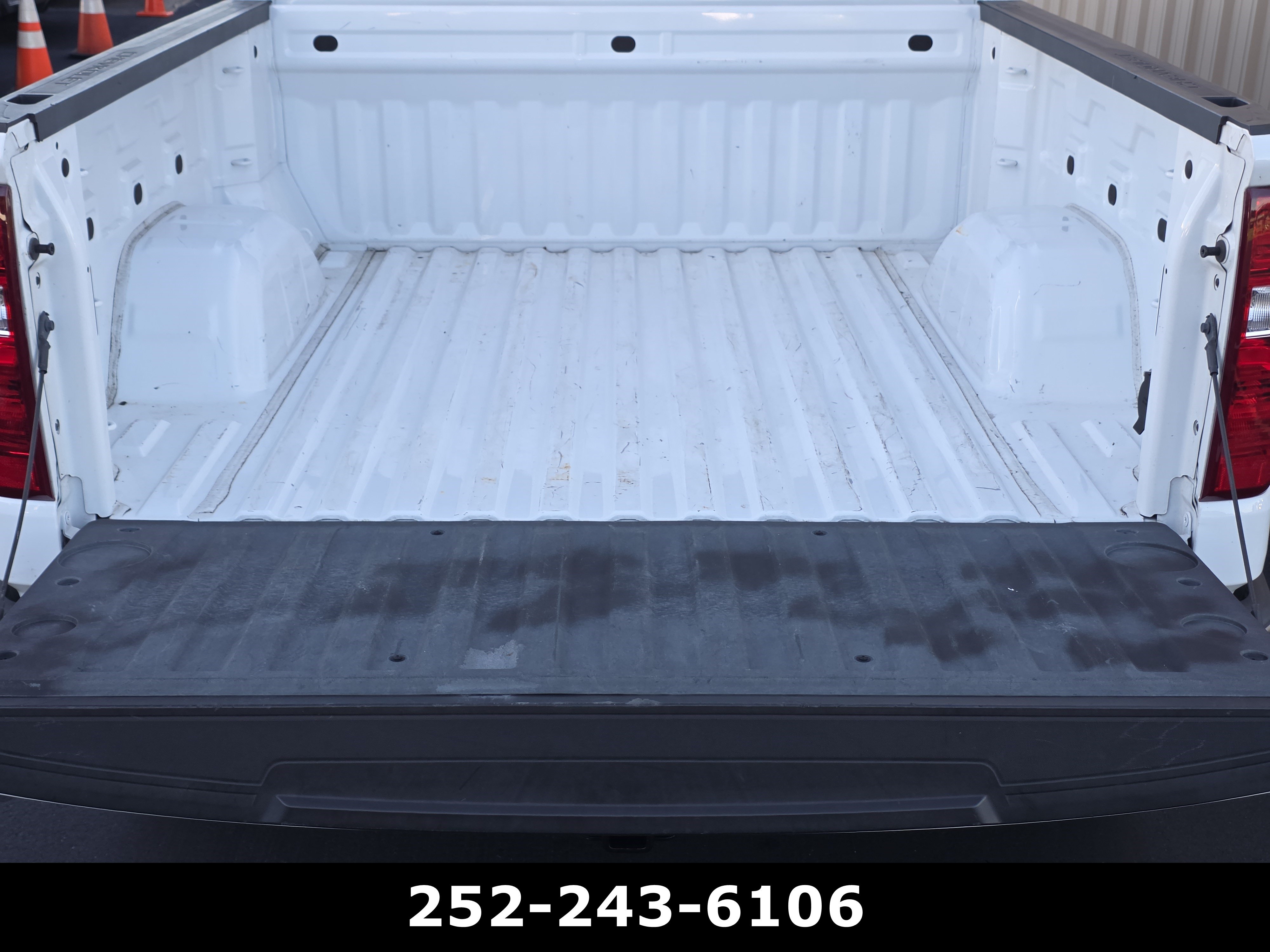 Used 2023 Chevrolet Silverado 1500 LT AWD/4WD image 34