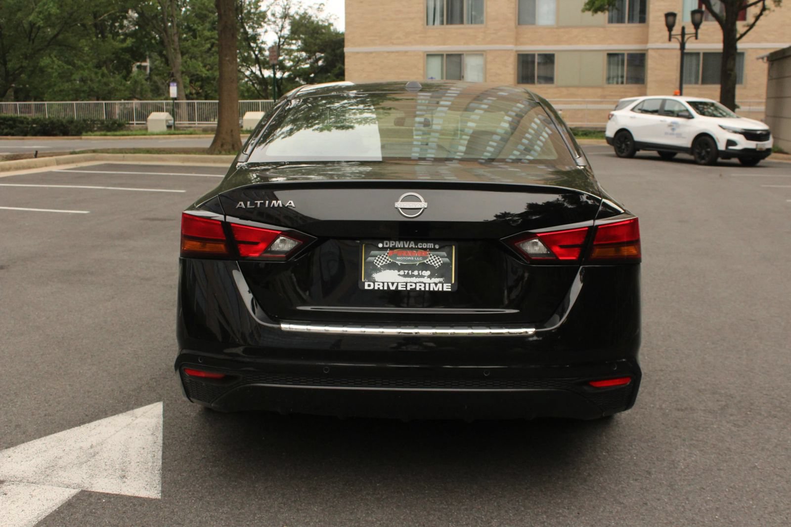 Used 2025 Nissan Altima 2.5 SV FWD image 8