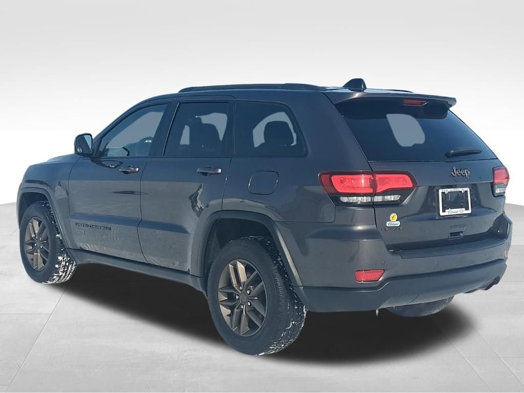 Used 2016 Jeep Grand Cherokee Laredo 75th Anniversary image 10