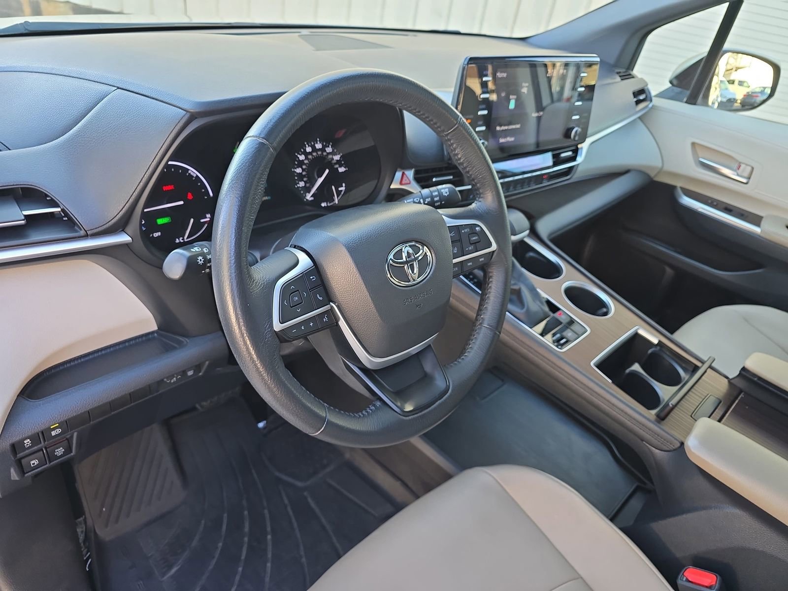 Used 2022 Toyota Sienna XLE image 22