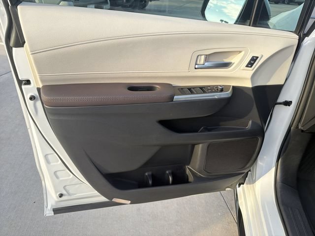 Certified 2024 Toyota Sienna Platinum FWD image 9