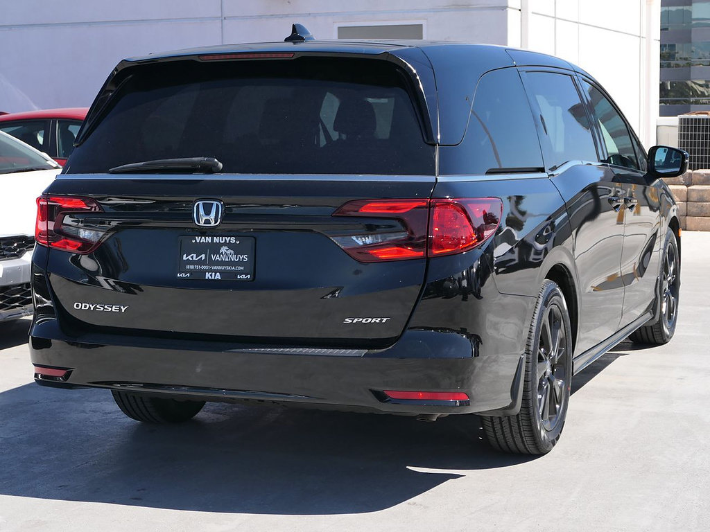 Used 2023 Honda Odyssey Sport image 3