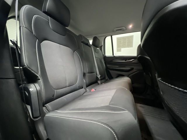 Used 2023 Jeep Grand Cherokee Laredo AWD/4WD image 25