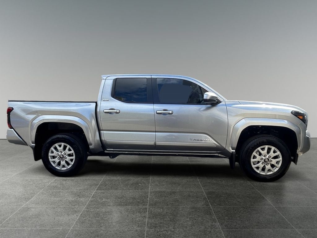Used 2025 Toyota Tacoma SR5 AWD/4WD image 10