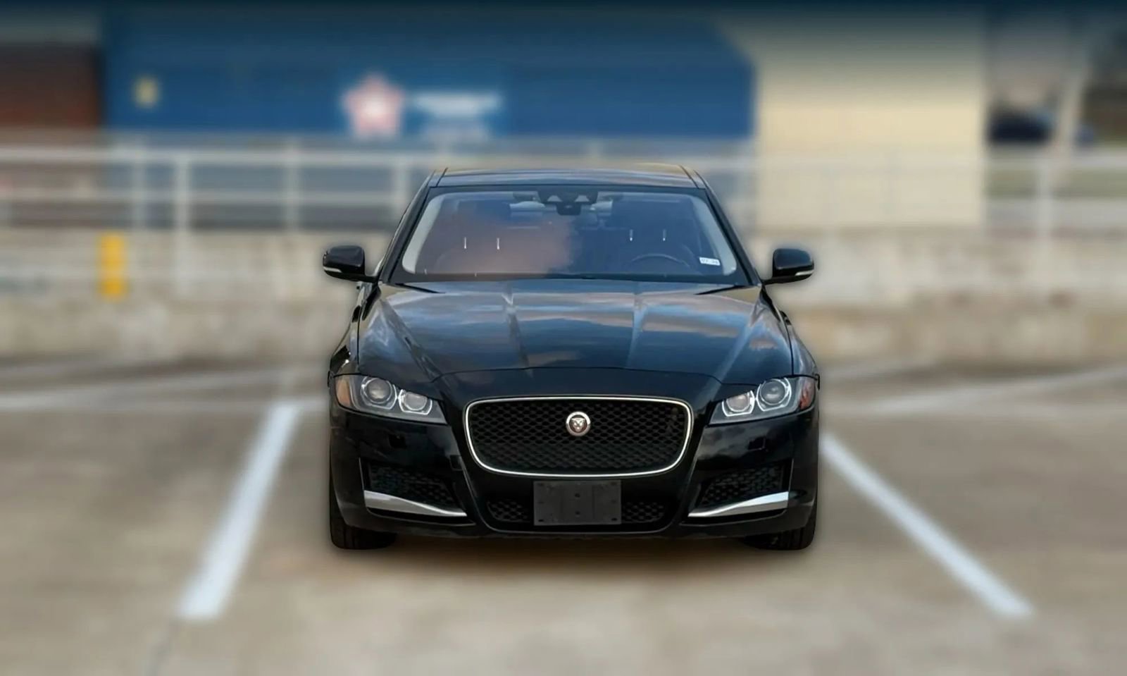 Used 2017 Jaguar XF Premium image 2