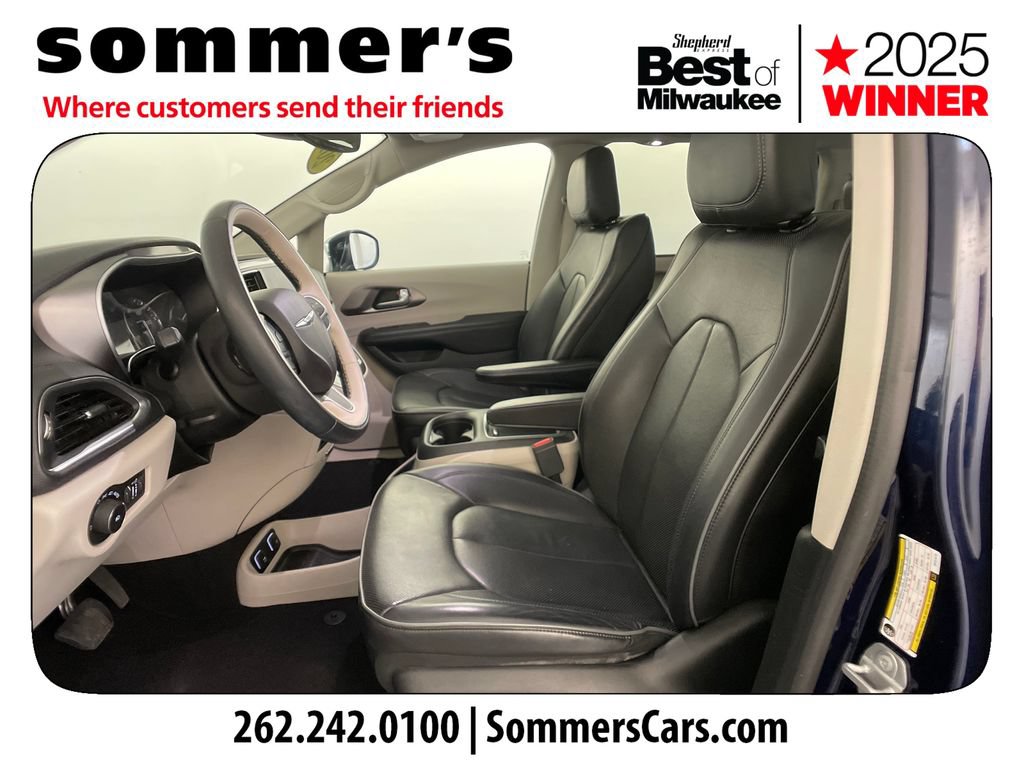 Used 2018 Chrysler Pacifica Limited w/ Tire & Wheel Group FWD image 9