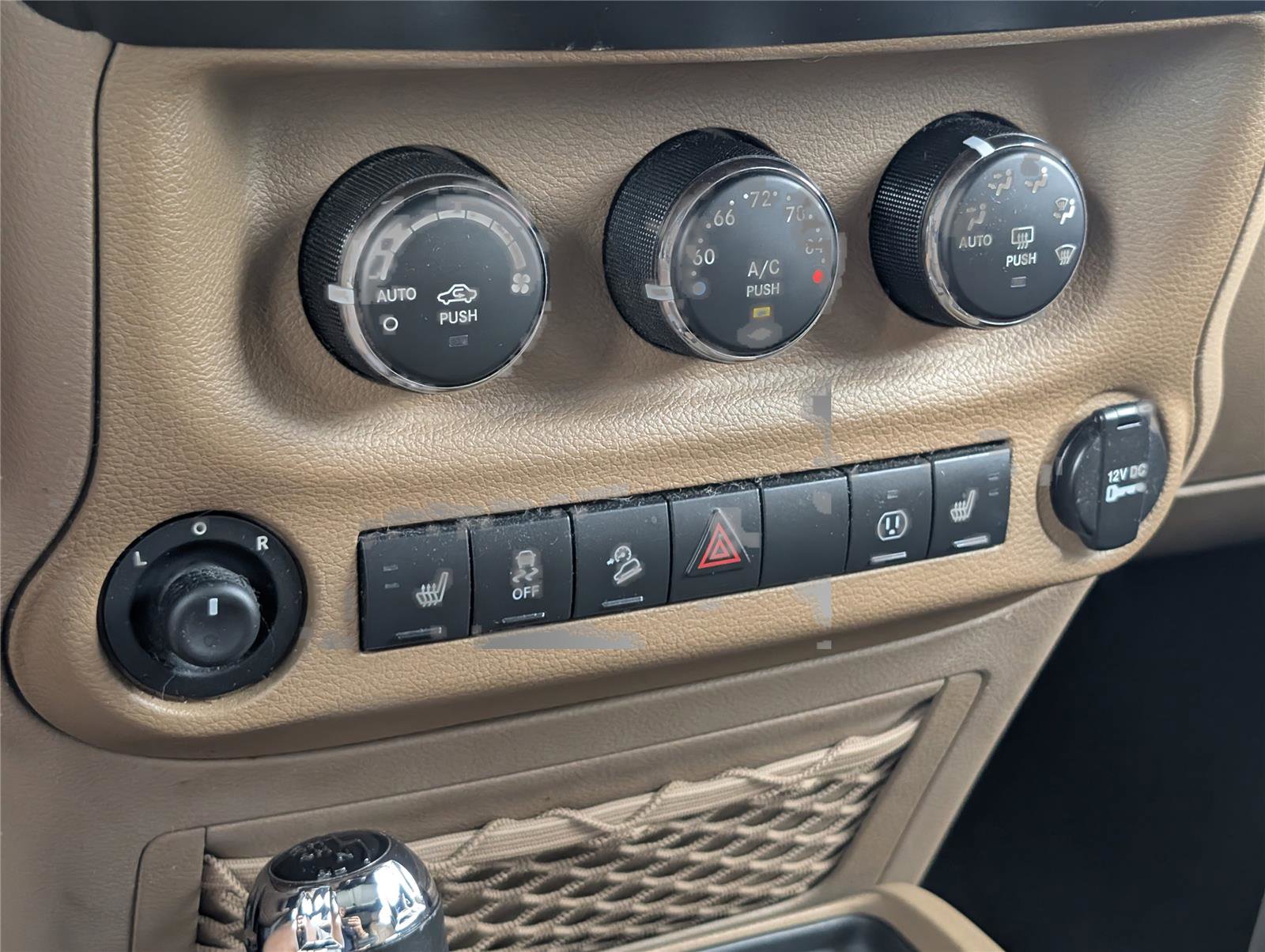 Used 2013 Jeep Wrangler Unlimited Sahara w/ Max Tow Pkg AWD/4WD image 16